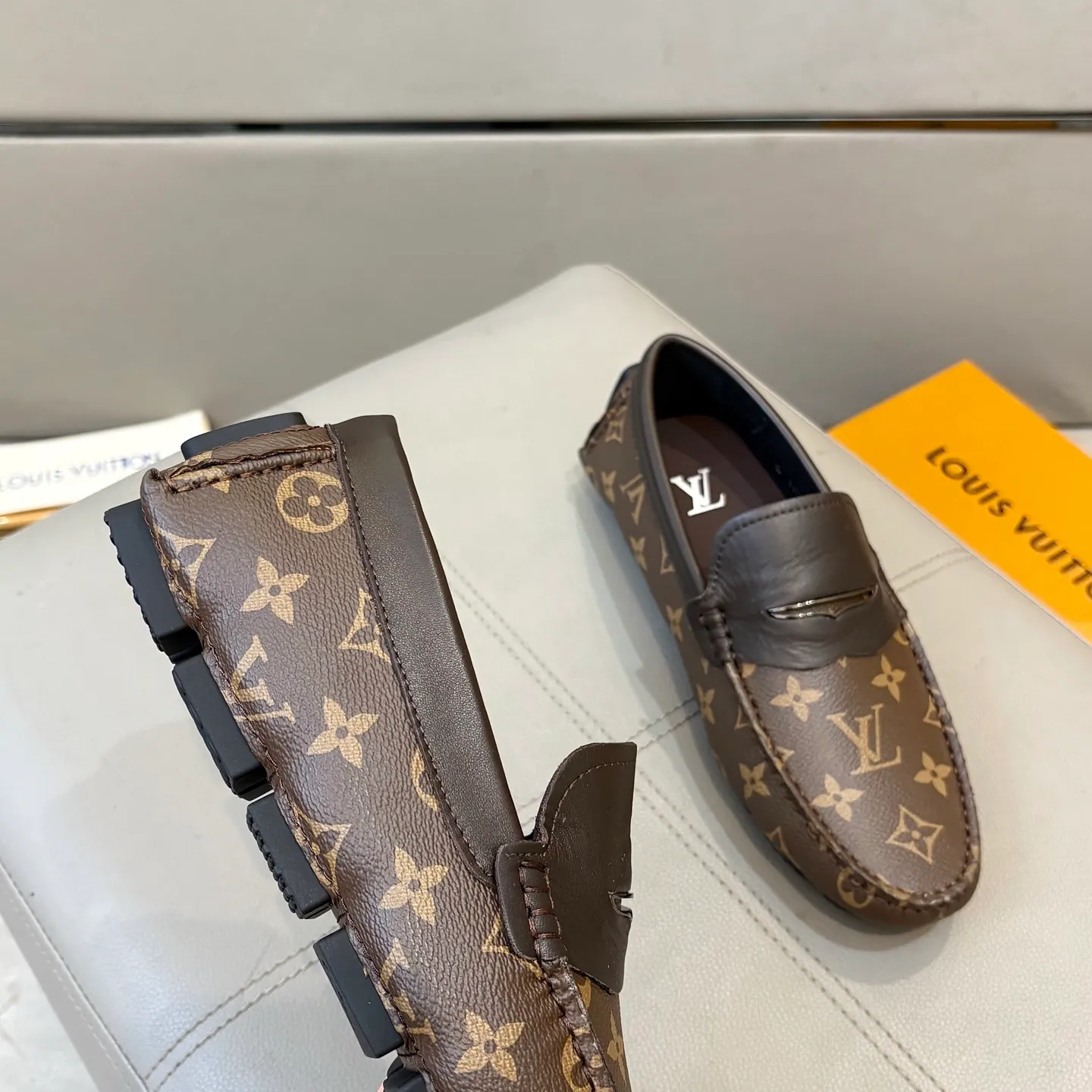 Factory price: 460💰LV men's beanie shoes 2025 official website synchronization <market top version> imported first layer old flower leather/embossed ➕ black cowhide original packaging. Size 38-45